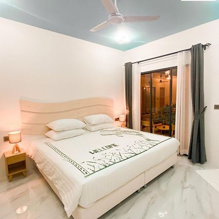 Infinity Beach Dhigurah Dhigurah  Luaran gambar